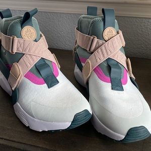 ⭐️👟EUC!!! Nike Hurrache Wmn size 9👟⭐️
